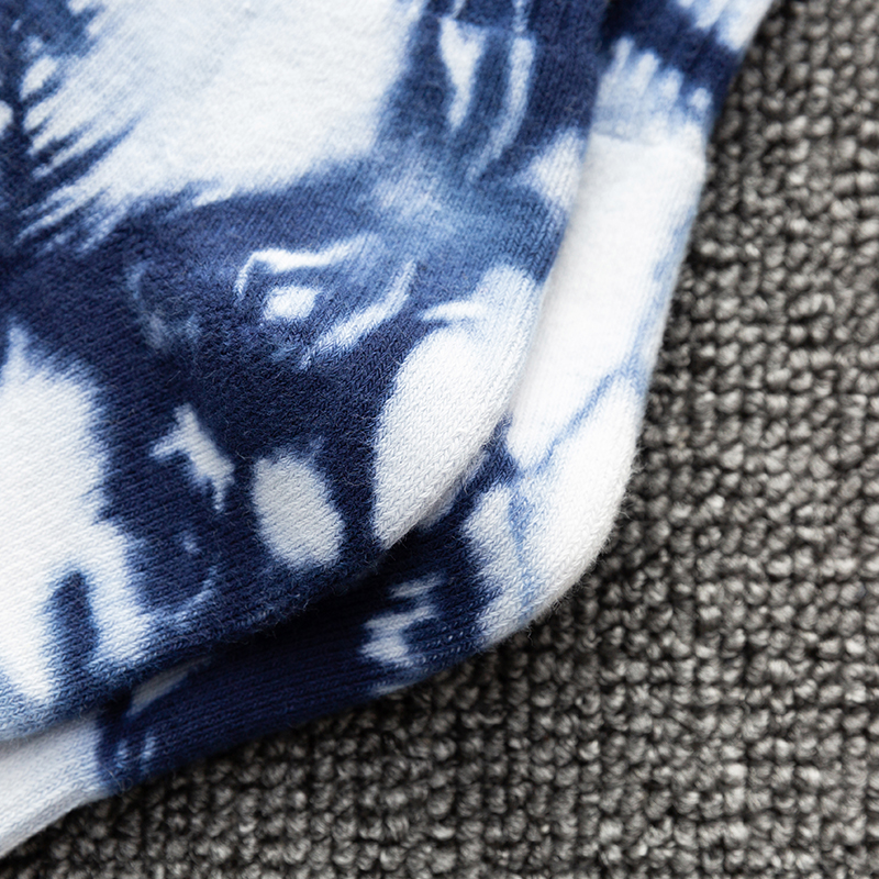 Kaus kaki olahraga berbahan katun dengan warna ikat pertengahan betis