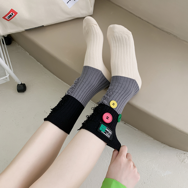 Kaus kaki blok warna pengemis kancing