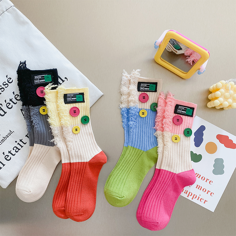 Kaus kaki blok warna pengemis kancing