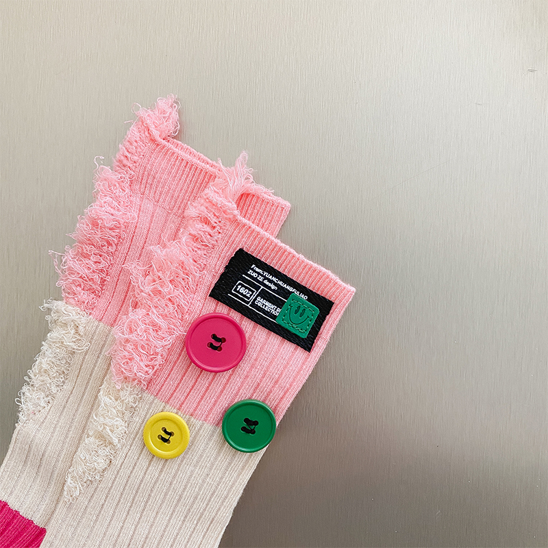 Kaus kaki blok warna pengemis kancing