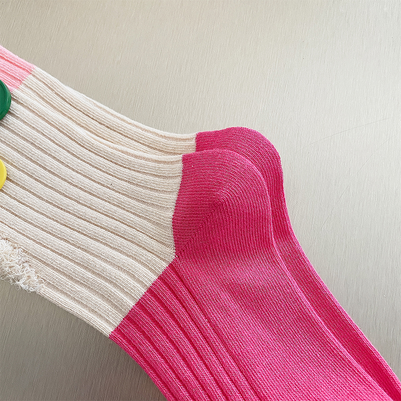 Kaus kaki blok warna pengemis kancing