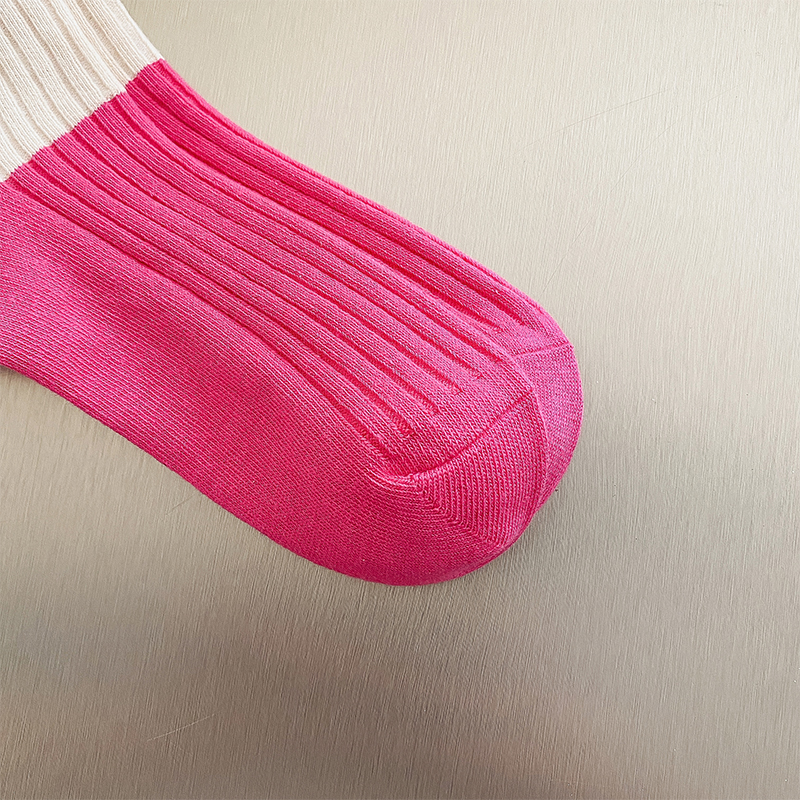 Kaus kaki blok warna pengemis kancing