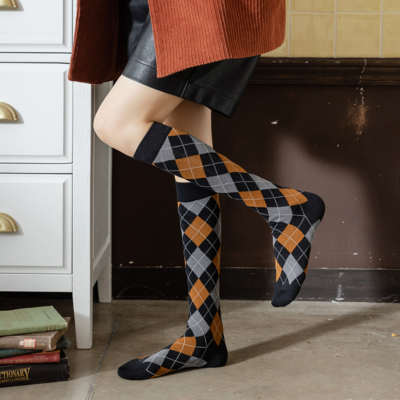 Kaus kaki katun selutut wanita bermotif berlian