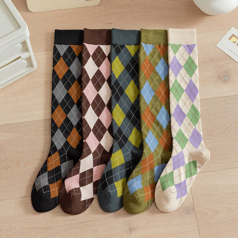 Kaus kaki katun selutut wanita bermotif berlian