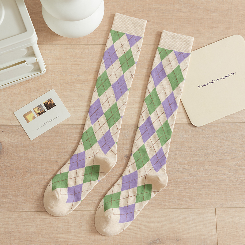 Kaus kaki katun selutut wanita bermotif berlian