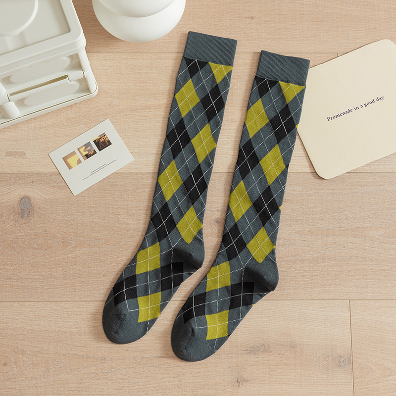 Kaus kaki katun selutut wanita bermotif berlian