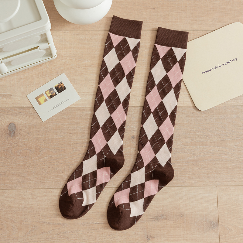 Kaus kaki katun selutut wanita bermotif berlian