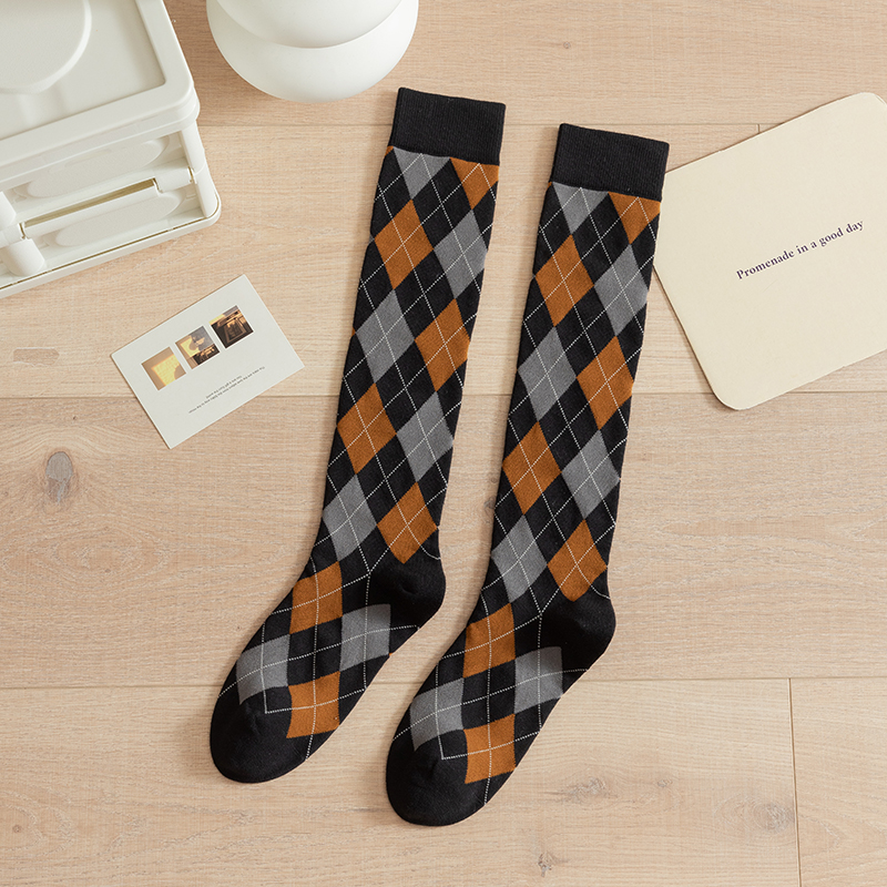 Kaus kaki katun selutut wanita bermotif berlian