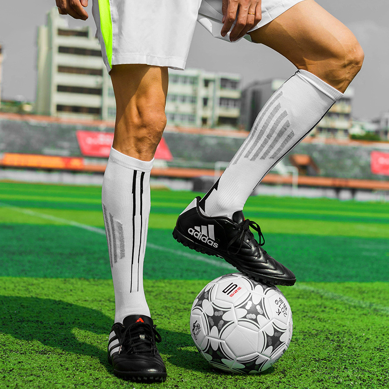 Kaus kaki sepak bola yang bernapas dan cepat kering