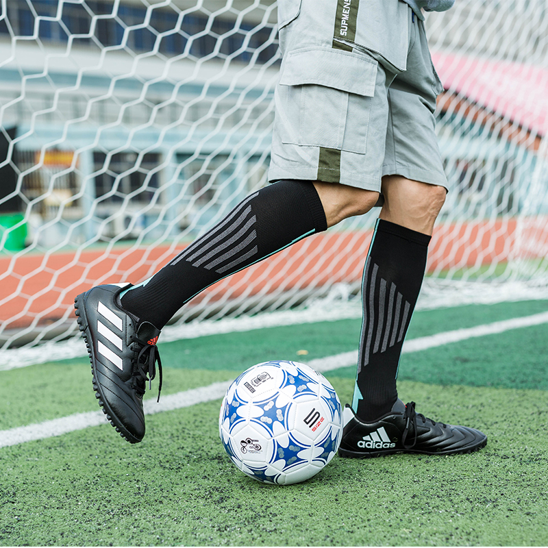 Kaus kaki sepak bola yang bernapas dan cepat kering