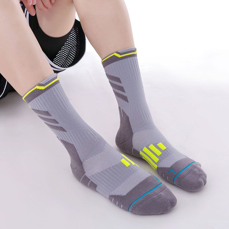 Kaus kaki olahraga terry basket bernapas yang cepat kering
