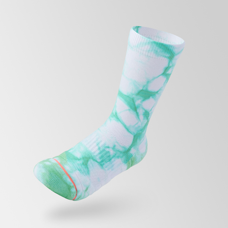 Kaus kaki olahraga berbahan katun dengan warna ikat di bagian tengah betis